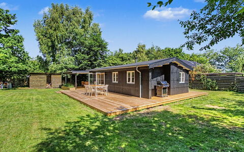 Fulla - 150M from the Sea: Villetta, Casa, Casa, Tetto, Area Rurale, Edifici Giardino, Giardino, Estate, Log Cabin