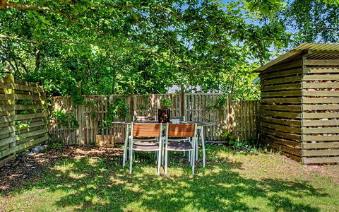 Fulla - 150M from the Sea: Legna, Giardino, Backyard, Shade, Prato, Mobili Da Esterno, Cortile, Recinzione, Latifoglie, Home Scherma