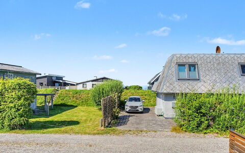 Evdokija - 50M from the Sea: Cielo, Tetto, Villetta, Driveway, Parcheggio