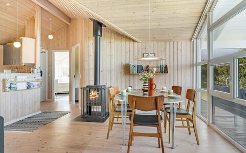 Skakke - 350M to the Fjord: Legna, Pavimentazione, Interior Design, Soffitto, Pavimento, Lampada, Mobilia, Camera, Pavimento In Legno, Cucina