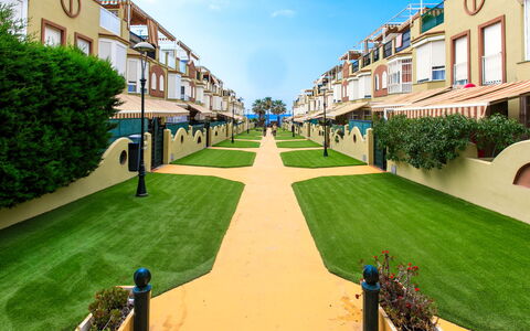 La Samba Beachfront: Zona Residenziale, Appartamento, Estate, Ricorrere, Dimora, Balcone, Villa, Piscina