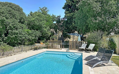 Villa Piscine - Aigues-Vives: Zona Residenziale, Appartamento, Estate, Ricorrere, Dimora, Balcone, Villa, Piscina