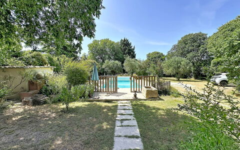 Villa Piscine - Aigues-Vives: Zona Residenziale, Appartamento, Estate, Ricorrere, Dimora, Balcone, Villa, Piscina