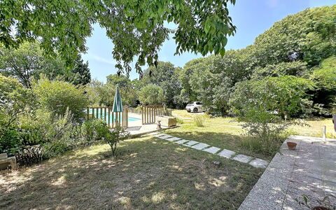 Villa Piscine - Aigues-Vives: Zona Residenziale, Appartamento, Estate, Ricorrere, Dimora, Balcone, Villa, Piscina