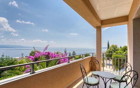 Salvia: Zona Residenziale, Appartamento, Estate, Ricorrere, Dimora, Balcone, Villa, Piscina