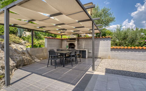 Salvia: Zona Residenziale, Appartamento, Estate, Ricorrere, Dimora, Balcone, Villa, Piscina
