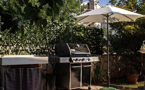 Rebeka: Zona Residenziale, Appartamento, Estate, Ricorrere, Dimora, Balcone, Villa, Piscina