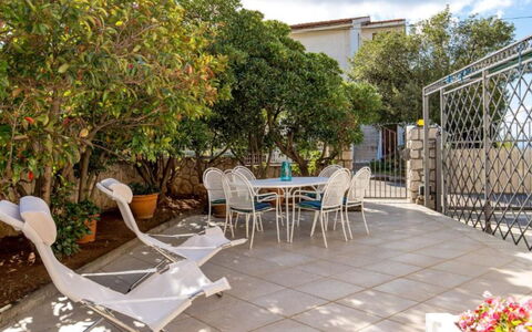 Rebeka: Zona Residenziale, Appartamento, Estate, Ricorrere, Dimora, Balcone, Villa, Piscina