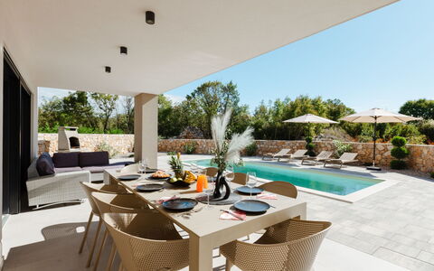 Delight: Zona Residenziale, Appartamento, Estate, Ricorrere, Dimora, Balcone, Villa, Piscina