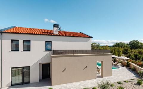 Delight: Zona Residenziale, Appartamento, Estate, Ricorrere, Dimora, Balcone, Villa, Piscina