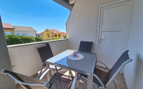 Pag Povljana 200: Zona Residenziale, Appartamento, Estate, Ricorrere, Dimora, Balcone, Villa, Piscina