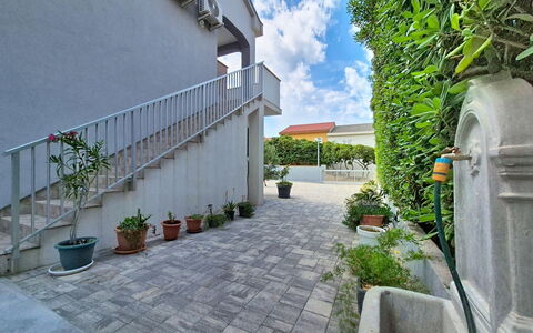 Pag Povljana 200: Zona Residenziale, Appartamento, Estate, Ricorrere, Dimora, Balcone, Villa, Piscina