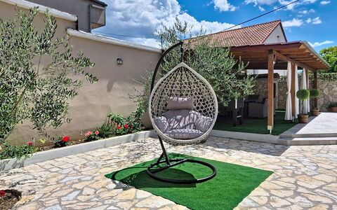 Denis: Zona Residenziale, Appartamento, Estate, Ricorrere, Dimora, Balcone, Villa, Piscina