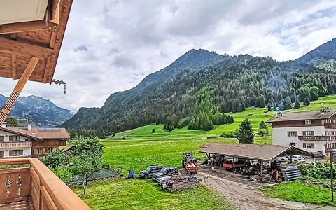 Edelweiss: Mobilia, Interior Design, Pavimentazione, Pavimento, Pavimento In Legno, Legna, Sedia, Soffitto, Cucina & Sala Da Pranzo Tavolo, Tavolo