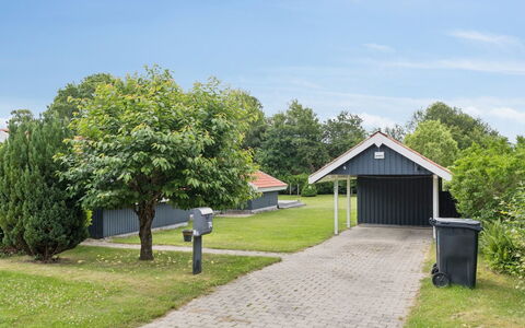 Naninja - 680M from the Sea: Tetto, Casa, Shade, Prato, Giardino, Villetta, Edifici Giardino, Cortile, Landscaping, Driveway