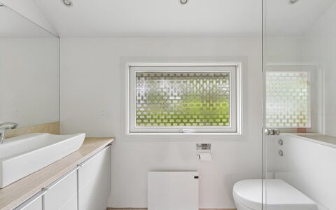 Naninja - 680M from the Sea: Interior Design, Parete, Pavimentazione, Bagno, Idraulico Fixture, Pavimento, Soffitto, Vasca Da Bagno, Idraulico, Casa