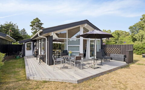 Eerika - 1Km from the Sea: Casa, Casa, Tetto, Portico, Villetta, Porta, Shade, Estate, Raccordo, Deck