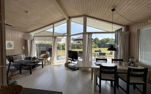 Eerika - 1Km from the Sea: Legna, Casa, Soffitto, Villetta, Shade, Soggiorno, Sedia, Latifoglie, Design, Cucina & Sala Da Pranzo Tavolo