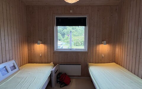 Eerika - 1Km from the Sea: Legna, Pavimentazione, Pavimento, Interior Design, Soffitto, Camera, Camera Da Letto, Letto, Color Legno, Latifoglie