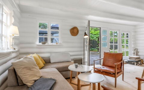 Armund - 50M from the Sea: Mobilia, Interior Design, Pavimentazione, Legna, Divano, Pavimento, Soggiorno, Casa, Pavimento In Legno, Soffitto