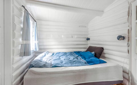 Armund - 50M from the Sea: Soffitto, Camera, Biancheria, Camera Da Letto, Bedding, Latifoglie, Lenzuolo, Letto, Design, Plank