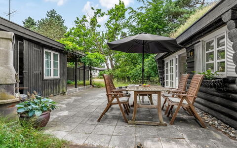 Armund - 50M from the Sea: Legna, Casa, Casa, Arbusto, Villetta, Tetto, Porta, Giardino, Groundcover