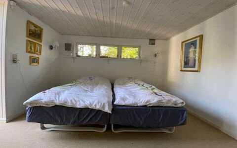 Armund - 50M from the Sea: Legna, Pavimento, Pavimentazione, Interior Design, Camera Da Letto, Mobilia, Soffitto, Letto, Camera, Lenzuolo