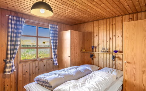Satu - 1.5Km from the Sea: Legna, Camera Da Letto, Mobilia, Interior Design, Letto, Casa, Pavimentazione, Color Legno, Telaio Del Letto, Bedding