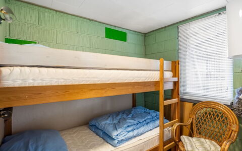 Myra - 100M from the Sea: Letto, Camera Da Letto, Pavimentazione, Legna, Pavimento, Interior Design, Mobilia, Soffitto, Lenzuolo, Bedding