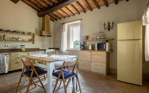 Il Casale al Colle, Private Garden, Hills View: Mobilia, Interior Design, Pavimentazione, Legna, Soffitto, Pavimento, Casa, Cucina, Camera, Cabinetry