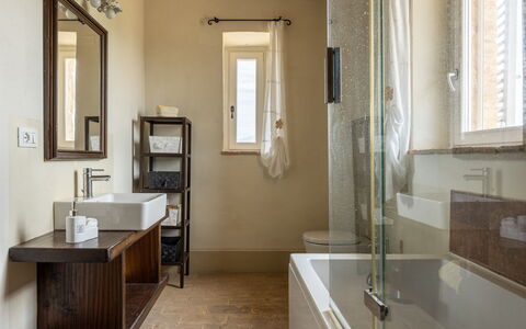 Il Casale al Colle, Private Garden, Hills View: Bagno, Interior Design, Pavimentazione, Idraulico Fixture, Parete, Pavimento, Lavandino Del Bagno, Lavello, Soffitto, Specchio