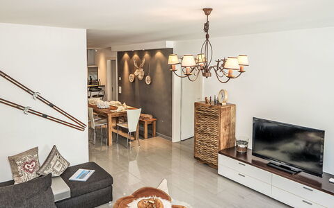Chesa Enania: Appartamento, Architettura, Zona Residenziale, Condominio, Materiale Composito, Urban Design, Balcone, Uso Misto, Shade