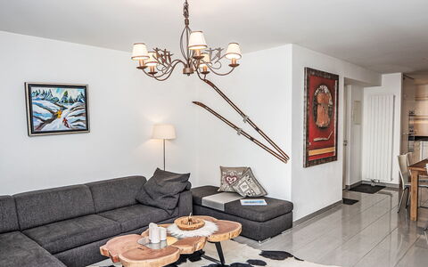 Chesa Enania: Appartamento, Architettura, Zona Residenziale, Condominio, Materiale Composito, Urban Design, Balcone, Uso Misto, Shade