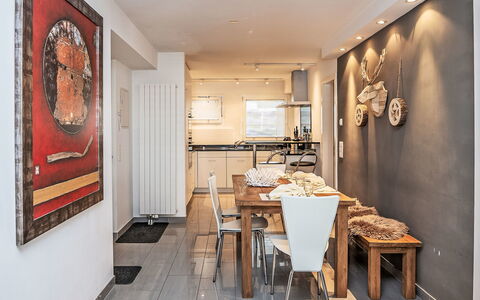 Chesa Enania: Appartamento, Architettura, Zona Residenziale, Condominio, Materiale Composito, Urban Design, Balcone, Uso Misto, Shade