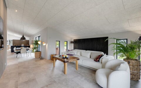 Nitis - 300M to the Fjord: Pavimentazione, Soffitto, Interior Design, Pavimento, Lampada, Sedia, Materiali Naturali, Pavimento In Legno, Latifoglie, Soggiorno