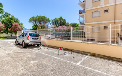 Nice: Appartamento, Architettura, Zona Residenziale, Condominio, Materiale Composito, Urban Design, Balcone, Uso Misto, Shade