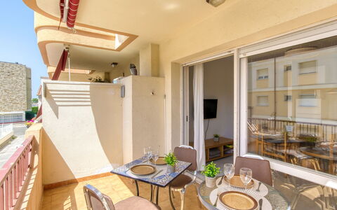 Nice: Appartamento, Architettura, Zona Residenziale, Condominio, Materiale Composito, Urban Design, Balcone, Uso Misto, Shade
