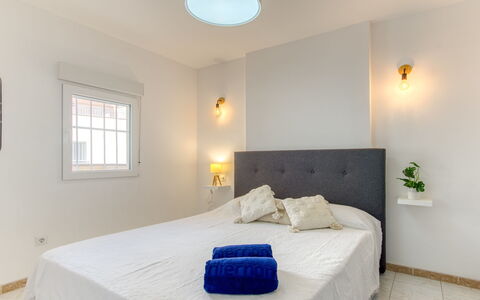 Nice: Appartamento, Architettura, Zona Residenziale, Condominio, Materiale Composito, Urban Design, Balcone, Uso Misto, Shade