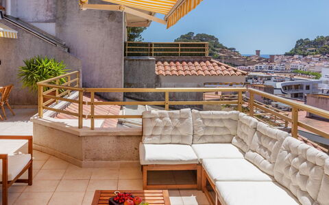 Claudi: Appartamento, Architettura, Zona Residenziale, Condominio, Materiale Composito, Urban Design, Balcone, Uso Misto, Shade