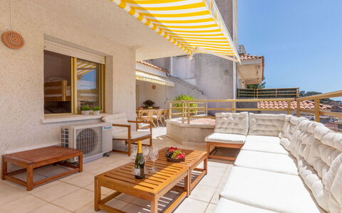 Claudi: Appartamento, Architettura, Zona Residenziale, Condominio, Materiale Composito, Urban Design, Balcone, Uso Misto, Shade