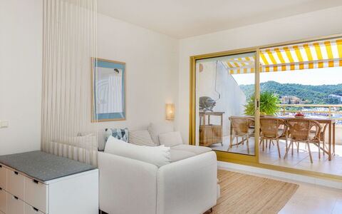Claudi: Appartamento, Architettura, Zona Residenziale, Condominio, Materiale Composito, Urban Design, Balcone, Uso Misto, Shade