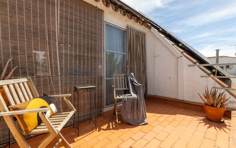 Lluna: Appartamento, Architettura, Zona Residenziale, Condominio, Materiale Composito, Urban Design, Balcone, Uso Misto, Shade