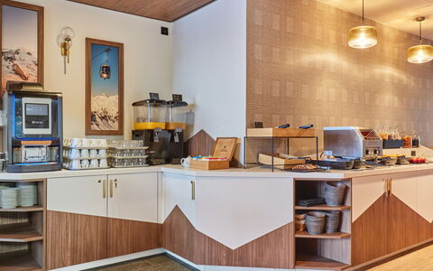La Rosière 621: Interior Design, Controsoffitto, Color Legno, Cibo, Serveware, Vernice, Cabinetry, Biancheria, Prima Colazione, Hotel