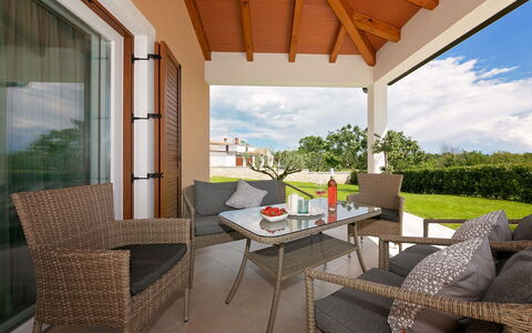 Villa Mušković: Appartamento, Architettura, Zona Residenziale, Condominio, Materiale Composito, Urban Design, Balcone, Uso Misto, Shade