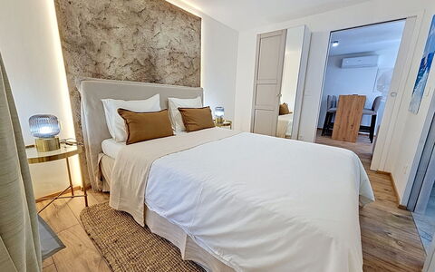Dalmatica: Appartamento, Architettura, Zona Residenziale, Condominio, Materiale Composito, Urban Design, Balcone, Uso Misto, Shade