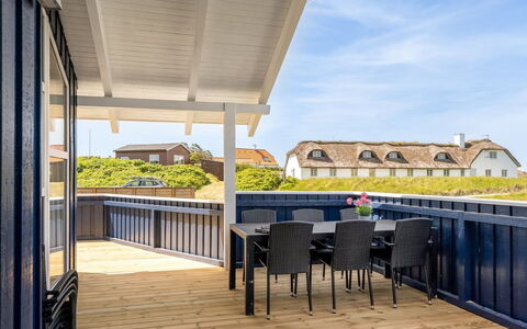 Nis - 75M from the Sea: Legna, Pavimento In Legno, Deck, Portico, Latifoglie, Plank, Color Legno, Balcone, Shade, Corrimano