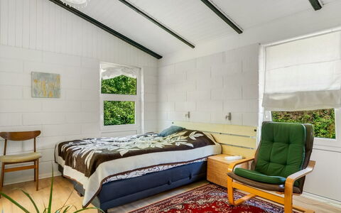 Milo - 200M to the Fjord: Mobilia, Interior Design, Pavimentazione, Parete, Pavimento, Soffitto, Camera Da Letto, Legna, Letto, Camera