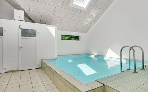 Sonsee - 300M to the Fjord: Soffitto, Pavimento, Piscina, Attico, Illuminazione Diurna, Design, Idraulico Fixture, Hotel, Ricorrere, Piastrella