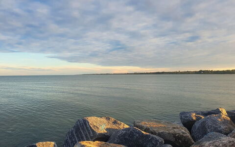 Gundula - 1.3Km from the Sea: Cielo, Blu, Acqua, Risorse Idriche, Giorno, Roccia, Orizzonte, Nube, Costiera E Morfologie Oceanic