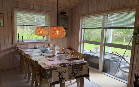 Laris - from the Sea: Mobilia, Interior Design, Pavimentazione, Legna, Pavimento, Lampada, Soffitto, Sedia, Cucina & Sala Da Pranzo Tavolo, Tavolo